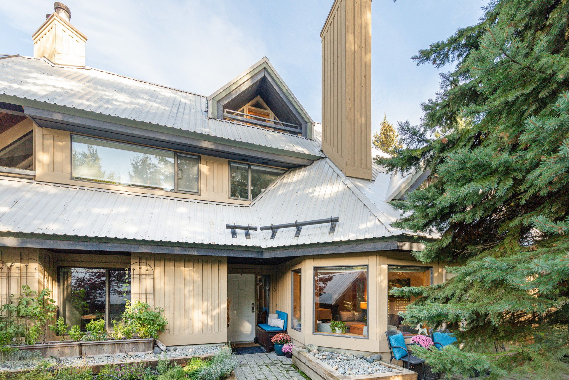 #3 – 4725 Spearhead Drive